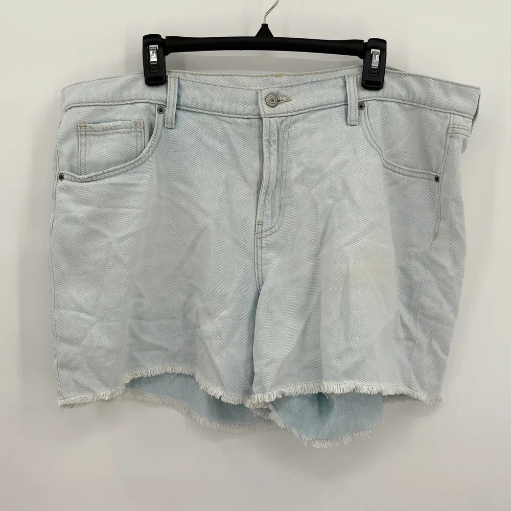 Old Navy Mid Rise Baggy Denim Shorts Light Wash Crescent Raw Hem Size 18